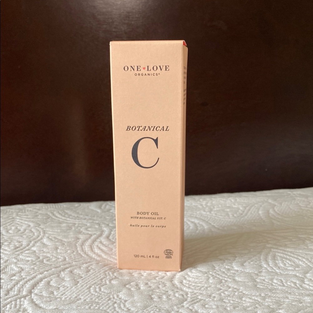 BNWT One Love Organics $58 body c oil